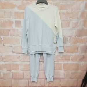 Two-Tone 2pc Lounge Set